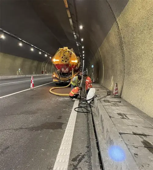 昔阳隧道排水渠清淤